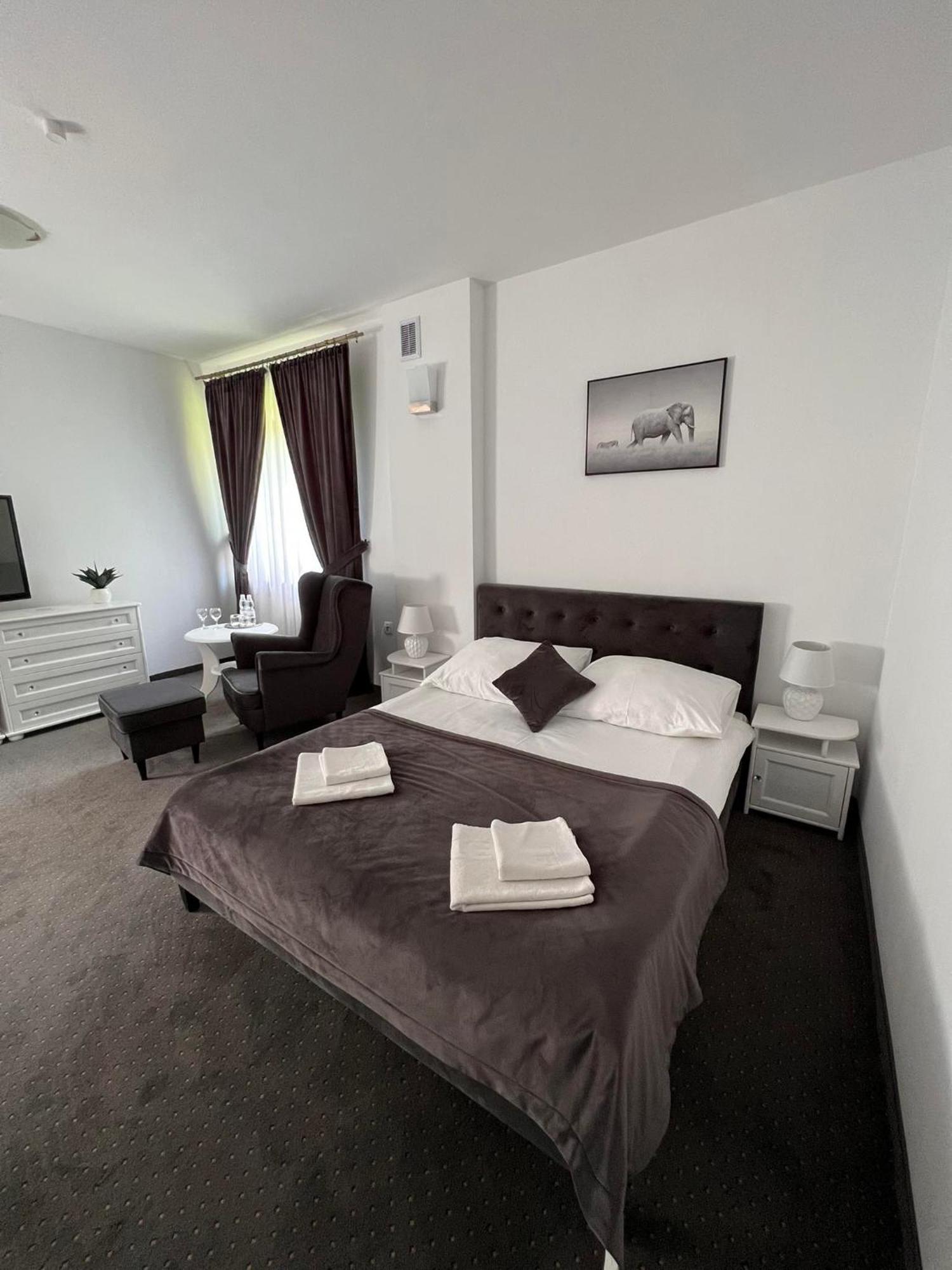 Hotel Park Opoczno Eksteriør bilde